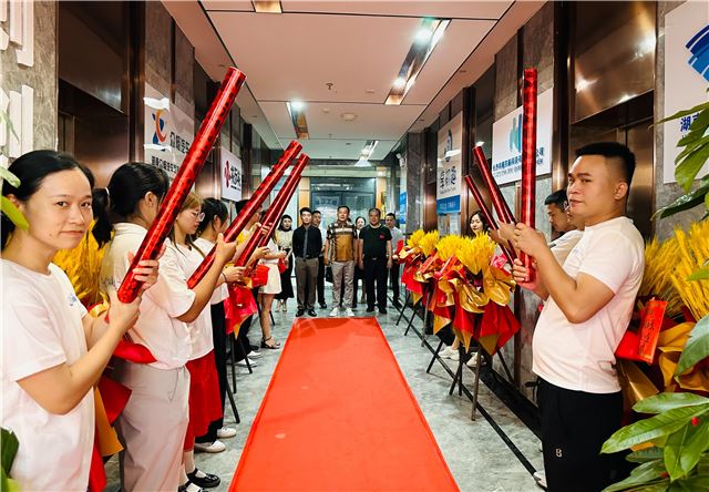 热烈庆祝享初趣APP平台顺利上线