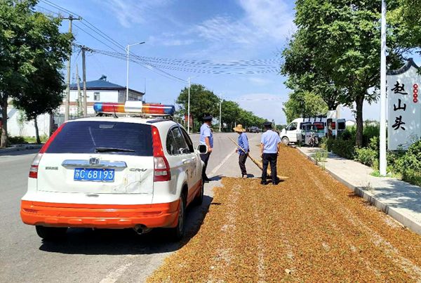 江苏铜山站：清理占道晾晒松子  保道路安全通畅  