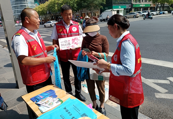 徐州公交雷驰平安志愿者“99公益日”筹集善款7900元