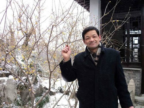杰出雕刻家蔡伏彬老师为普哈丁陵园圆满完成实木对联牌匾