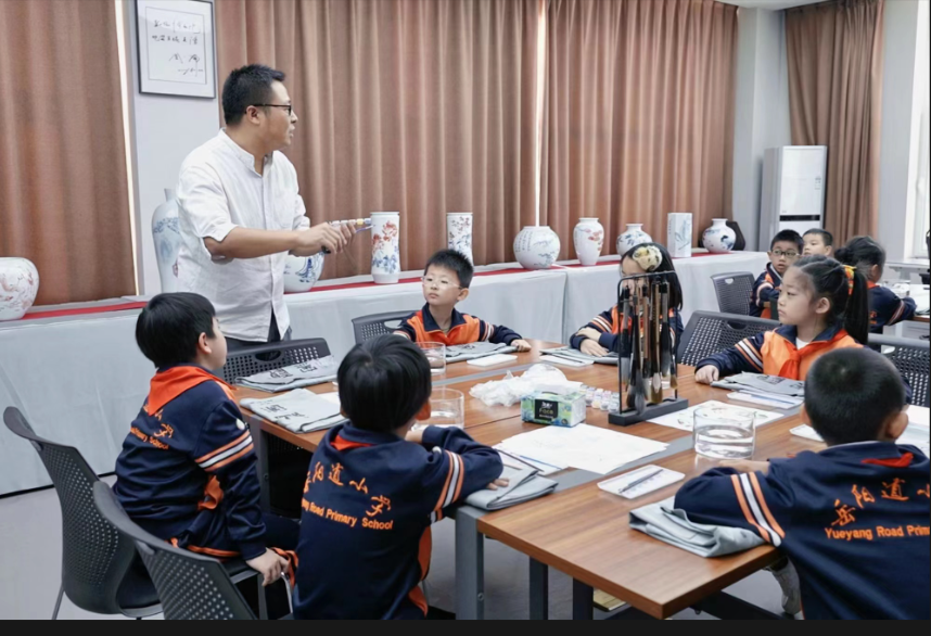 天津市和平区岳阳道小学师生到观照轩陶瓷文化艺术产业基地开展研学活动