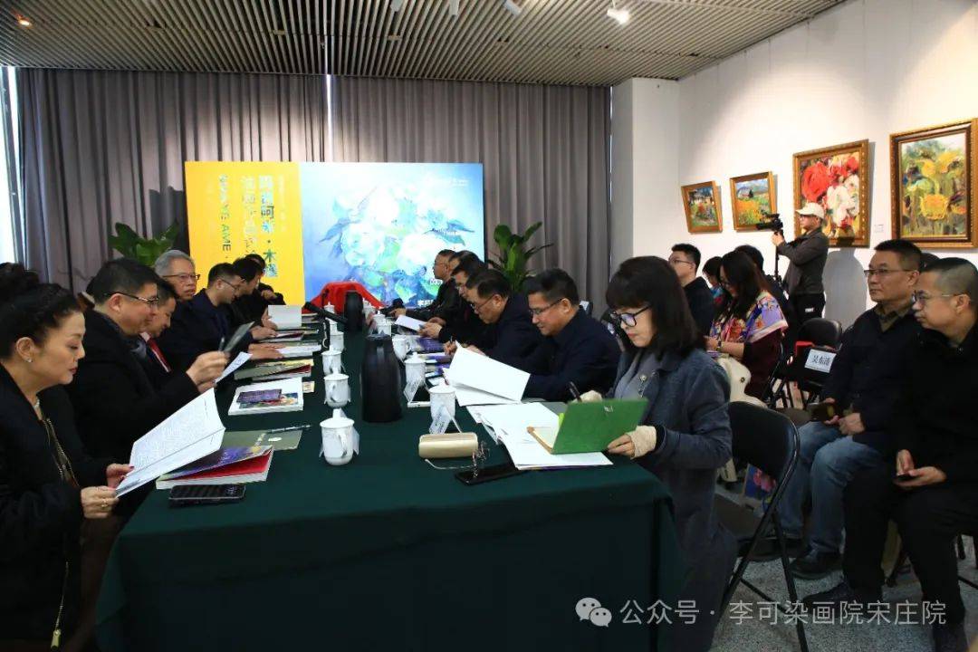 “心领神绘”玛吉阿米·木槿油画作品讨论会在李可染画院宋庄院成功举办 
