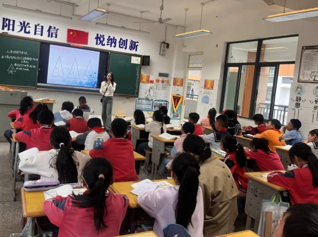 湖北省武汉市江夏区金口小学“同课异构”一师一优课活动见成效