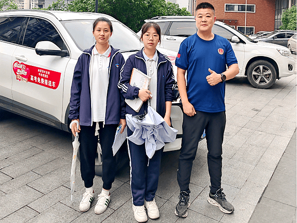 涪陵区应急管理局华岩救援队与高考学子一起“交卷” 