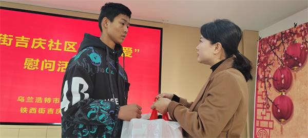 内蒙古乌兰浩特市工商联携民营企业走访慰问辖区群众