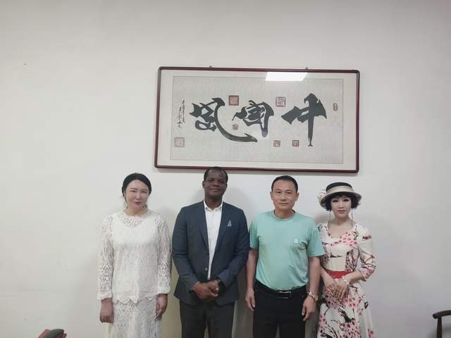 非洲外交学院驻中国国家代表李伟访河北省传统文化促进会