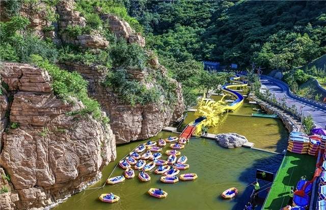 北京首个夜间漂流迎客，中外游客赏“水上银河”