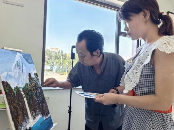 儒墨飘香，小树枝绘就艺术人生