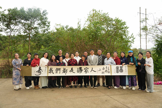 甲骨金石铭姓字 春晖寸草暖湖湘——中国古文字“百家姓”书法作品展公益行暨孝文化传播活动成功举行