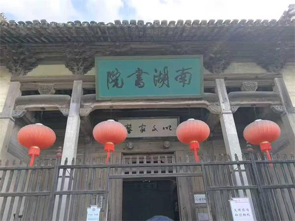 宏村不止是水墨画 ——解码徽派建筑的“沉默史诗”与当代启示