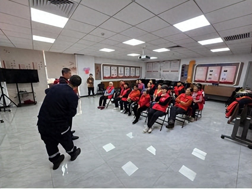 北京市通州区河畔雅园社区举办消防安全知识