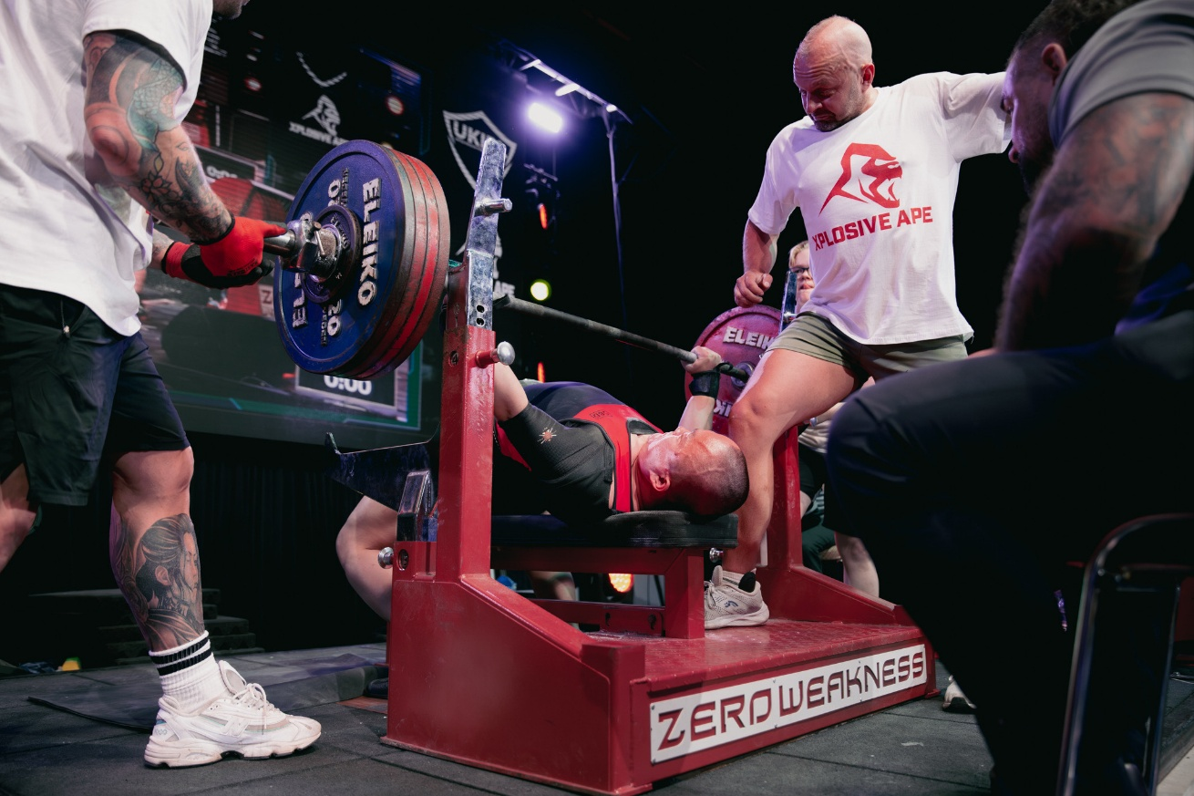 UBC华人学子陈威澈征战IPL世锦赛 带伤打破多项世界纪录4.png