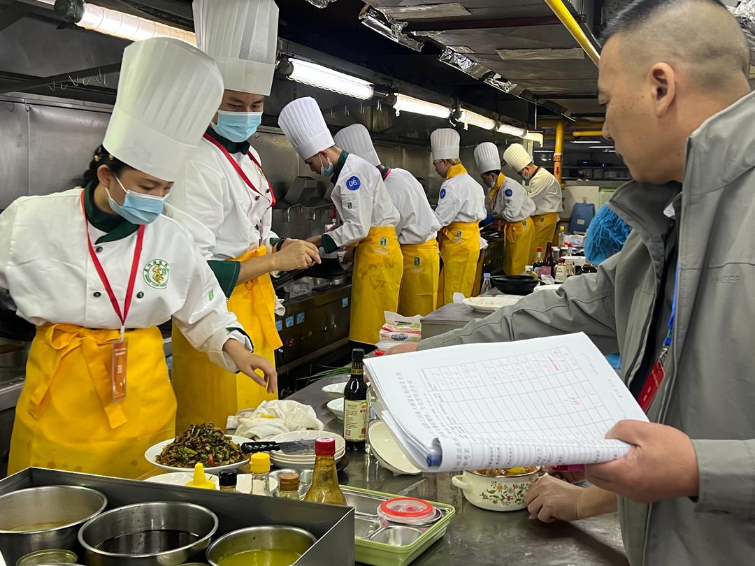 不止钢琴｜孤独症女孩刘梦缘跨界征战厨艺赛