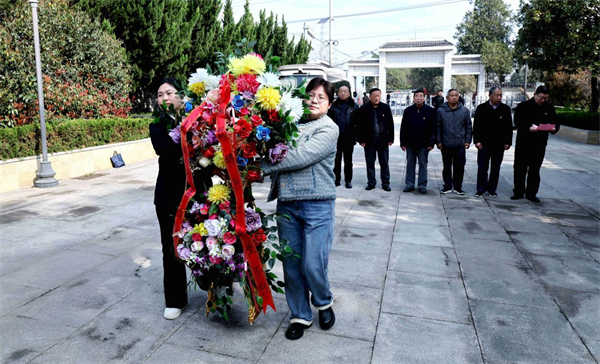 安徽临泉县宣讲员走进烈士陵园接受红色教育