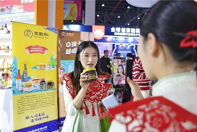 老字号王致和有机养生新品全国糖酒会上受追