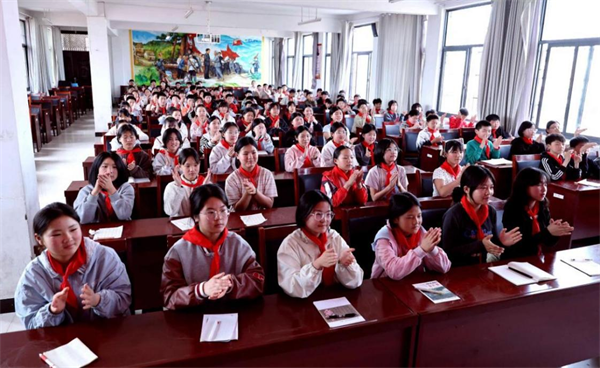 安徽临泉：三节共融守国安 双语传脉启童心