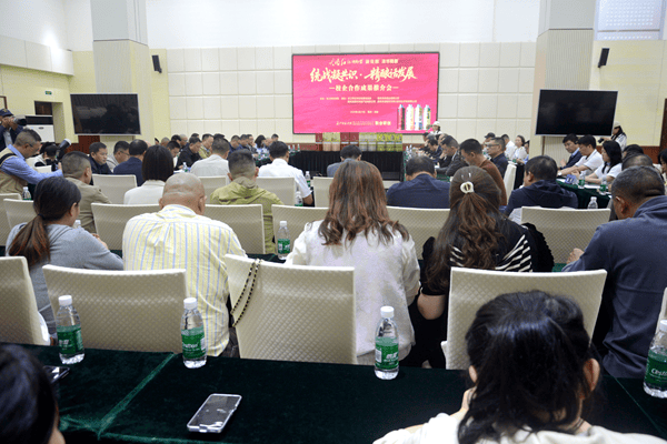 <strong>全国首款涪陵非遗榨菜精酿啤酒正式亮相</strong>