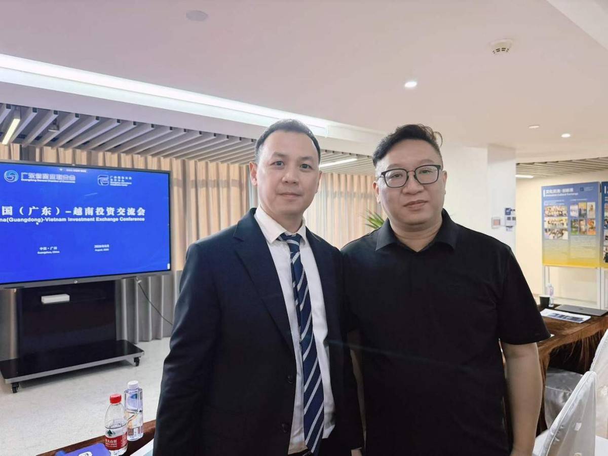 共工新闻副社长黄伟健与马拉维总统候选人J