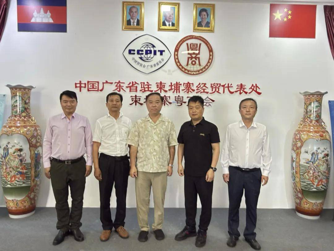 中国侨商联合会常务理事、江夏国际董事长黄