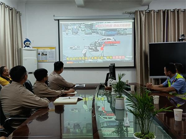 安徽阜阳：警企联动送安全 宣传护航促生产