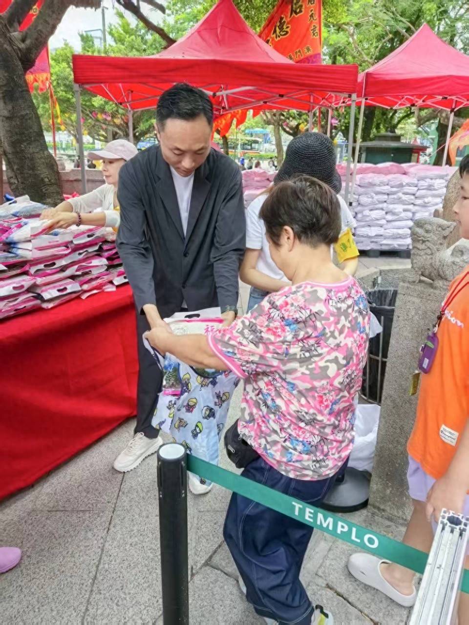 共工新闻总社顾问黄光宇出席澳门妈阁庙重阳